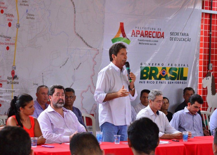 Prefeito discurso em inauguração do Cmei (Foto: Jhonney Macena/Secom)