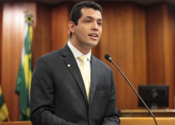 Thiago discursa na Câmara Municipal