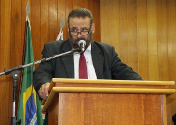 Vereador Paulo Magalhães discursa no plenário da Câmara