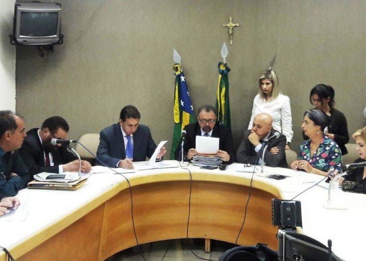 CCJ aprova projeto por 4 votos a 2