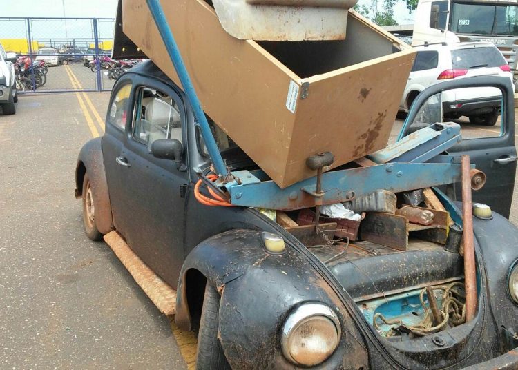 Fusca apreendido com o suspeito (Foto: Divulgação PRF)