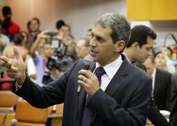 Carlos Soares, líder do prefeito na Câmara