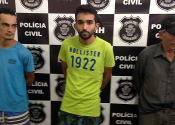 Suspeitos apresentados pela polícia (Foto: Mais Goiás)
