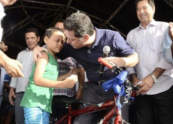 Governador Marconi Perillo e prefeito Maguito Vilela durante festa para as crianças no ano passado / Foto: divulgação