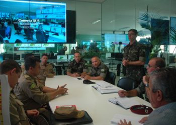 Militares em parceria com a Secretaria Estadual de Saúde (Foto: Rita Antunes)