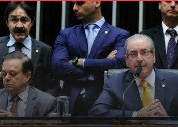A sessão de  foi aberta às 14h pelo presidente da Câmara, Eduardo Cunha (PMDB-RJ). Após manifestações do relator da Comissão Especial do Impeachment, deputado Jovair Arantes (PTB-GO), - See more at: https://folhaz.com.br/?post_type=politica&p=29025&preview=true#sthash.B5zQSgus.dpuf