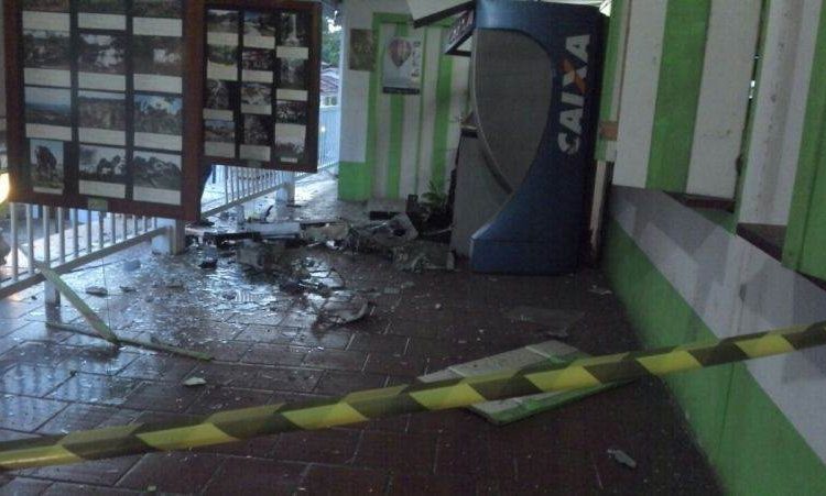 Caixa eletrônico explodido em Pirenópolis (Foto: Reprodução)