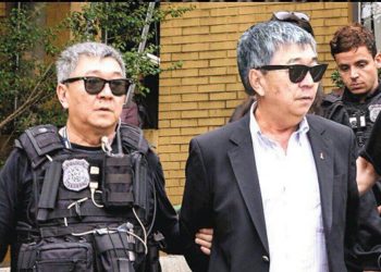 Japonês da Federal é preso por ele mesmo em montagem (Foto: Reprodução)