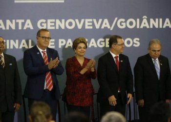 Prefeito Paulo Garcia e presidente Dilma Rousseff comemoram novo aeroporto de Goiânia (Foto: Reprodução)