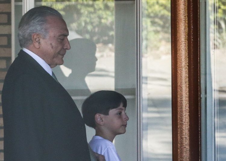 Presidente em exercício, Michel Temer, e sua esposa,Marcela, chegaram por volta das 14h45 na Escola Das Nações | Foto: EBC
