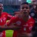 Fabinho, no centro, comemora com os companheiros o gol da vitória do Vila sobre o Bahia na Fonte Nova / Foto: Reprodução