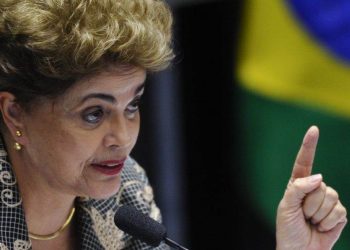 Em pronunciamento, a ex-presidente Dilma Rousseff (Foto: Marcos Oliveira/Agência Senado)