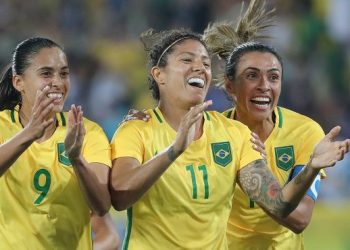 Contagiadas pela energia vinda das arquibancadas do Nilton Santos, as meninas da Seleção iniciaram o duelo com as suecas de maneira arrasadora | Créditos: Ricardo Stuckert/CBF