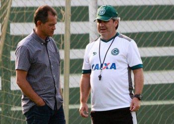 Gilson Kleina e o diretor de futebol Osmar Lucindo | Foto: Rosiron Rodrigues/Goiás