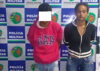 Casal armado é preso em frente ao Goiânia Shopping| Foto: Divulgação/Polícia Militar