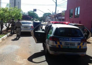 Polícia Militar prende suspeitos de roubar comerciantes na região do Jardim América após perseguição feita por vítimas | Foto: Divulgação/Polícia Militar