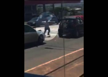 Homem foi flagrado em vídeo durante uma briga de trânsito na Avenida Castelo Braco | Foto: Reprodução