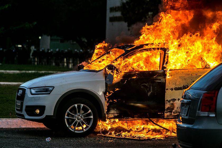 Protesto Relacionado Fogo Público Carro Com Luzes Vetor Estilo