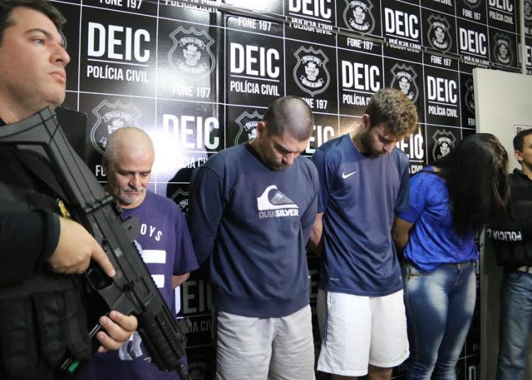 Quadrilha é presa suspeita de aplicar golpe milionário| Foto: Jota Eurípedes/Polícia Civil