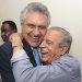 Senador Ronaldo Caiado (DEM) abraça prefeito eleito de Goiânia Iris Rezende (PMDB) | Foto: Reprodução