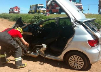 Colisão envolvendo dois carros deixa nove feridos em rodovia no Estado de Goias| Foto: Reprodução/Corpo de Bombeiros