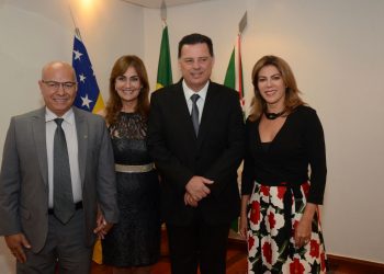 No Palácio das Esmeraldas, Professor Alcides Ribeiro Filho, governador Marconi Perillo e primeira-dama Valéria Perillo | Foto: Reprodução