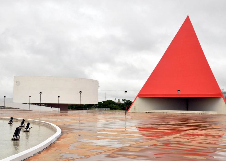 Bandas Maskavo e Planta & Raiz realizam grande show de reggae no Centro Cultural Oscar Niemeyer| Foto: Divulgação