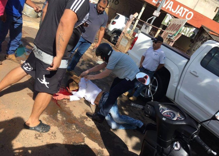 Homem é agredido após tentar roubar uma caminhonete VW/Amaraok| Foto: Reprodução/Polícia Militar