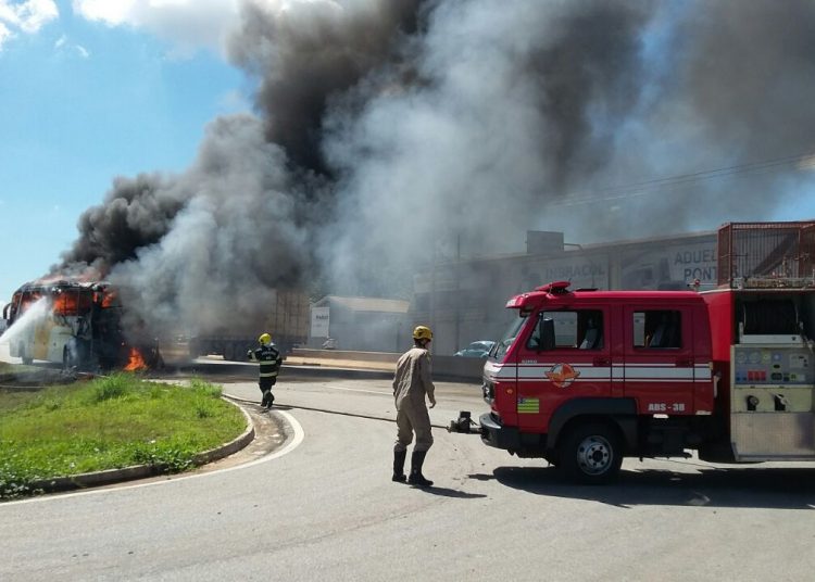 Incêndio em ônibus