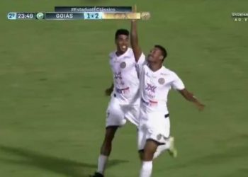 Goiás 1 vs 2 Camaleão | O volante Klésio foi um dos destaques da partida. Ele marcou os gols da vitória da Aparecidense | Foto: reprodução