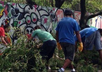 Presos trabalhando em iniciativa semelhante em Porto Alegre (RS) | Foto: Reprodulção