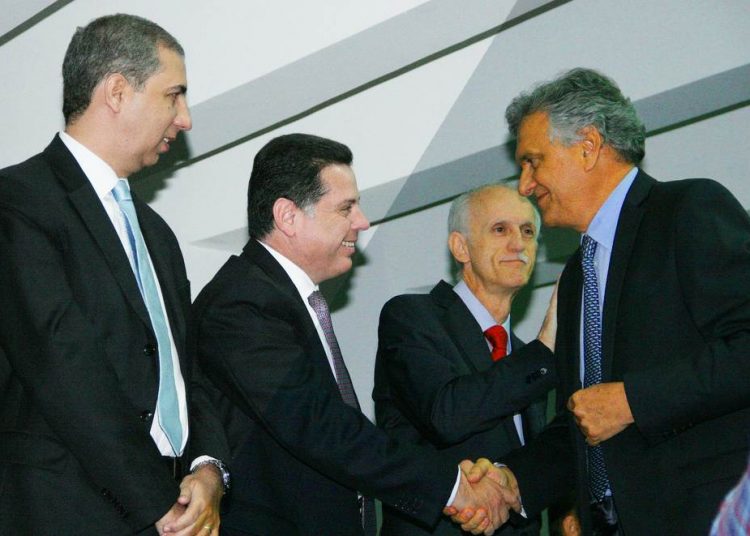 Vice-governador José Eliton (PSDB) e senador Ronaldo Caiado (DEM) já iniciaram o duelo | Foto: Reprodução
