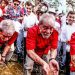 Lula voltou aos velhos tempos com o “banho de povo” na cidade de Monteiro (PB) | Foto: Reprodução/Stuckert