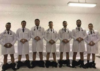 Estudantes de medicina tiraram fotos ofensivas para álbum de formatura | Foto: Reprodução/Instagram