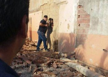 Presos escaparam por buraco aberto pela explosão no muro da penitenciária | Foto: Leitor/WhatsApp