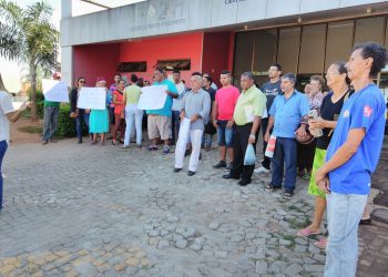 Moradores realizaram protesto em Aparecida de Goiânia na manhã desta sexta-feira, 9, exigindo a manutenção do serviço de Emergência Psiquiátrica na Unidade de Pronto Atendimento (UPA) Brasicon | Foto: Valdemy Teixeira/Folha Z