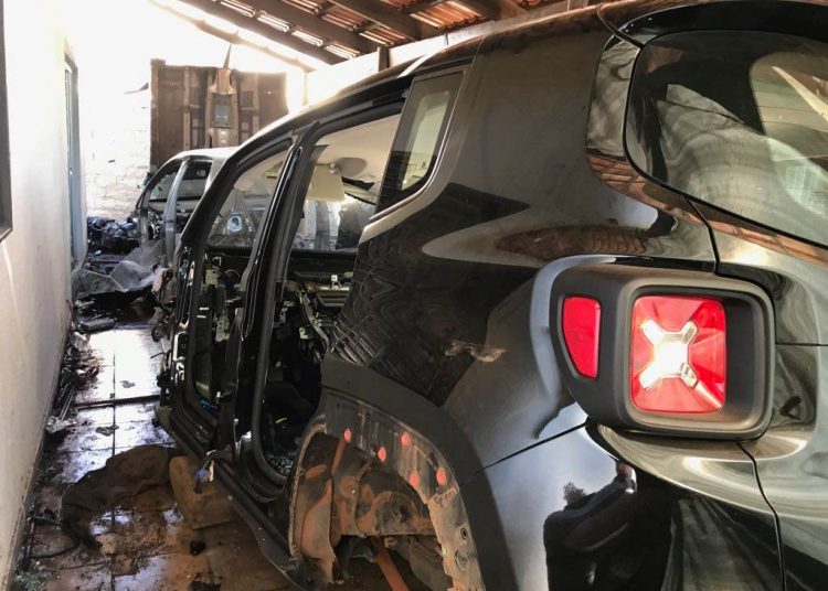 Jeep Renegade e Volkswagen Jetta estavam entre os veículos encontrados | Foto: Divulgação/PMGO