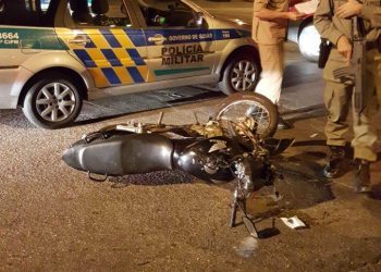 O condutor da motocicleta chegou a ser reanimado, mas não resistiu aos ferimentos e morreu no local | Foto: leitor WhatsApp