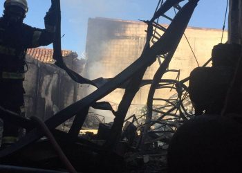 Incêndio foi registrado em serralheria no Residencial Guarema, em Goiânia | Foto: Leitor/Whatsapp