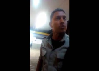 PM aparece em vídeo agredindo frentista de posto em Abadia | Foto: Reprodução
