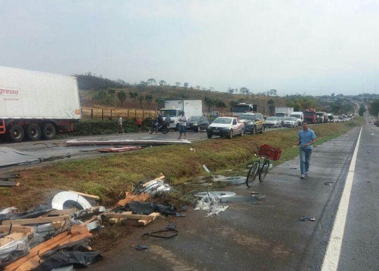Acidente no km 117 da BR-060 causa transtornos no sentido Goiânia-Anápolis | Foto: Divulgação / PRF