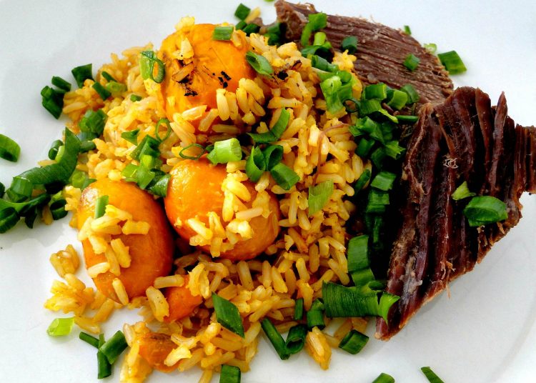 Carne de panela e arroz com pequi | Imagem ilustrativa