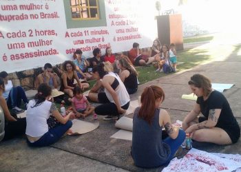 Em Goiânia, mulheres protestam contra PEC que criminaliza o aborto em qualquer circunstância | Foto: Leitor/ WhatsApp