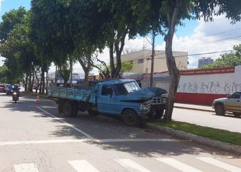 Acidente no Jardim América deixa camionhenete danificada | Foto: Folha Z