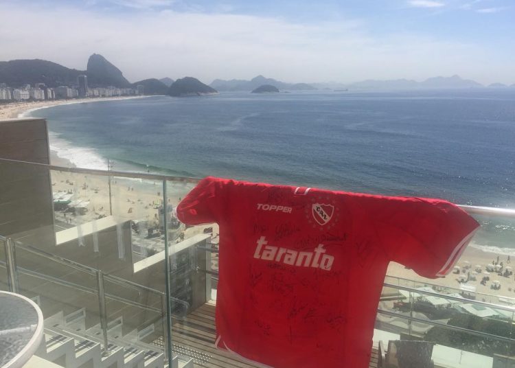 Torcedores "rojos" marcam presença no Rio de Janeiro para a final da Sul-Americana | Foto: Reprodução/ Redes Sociais