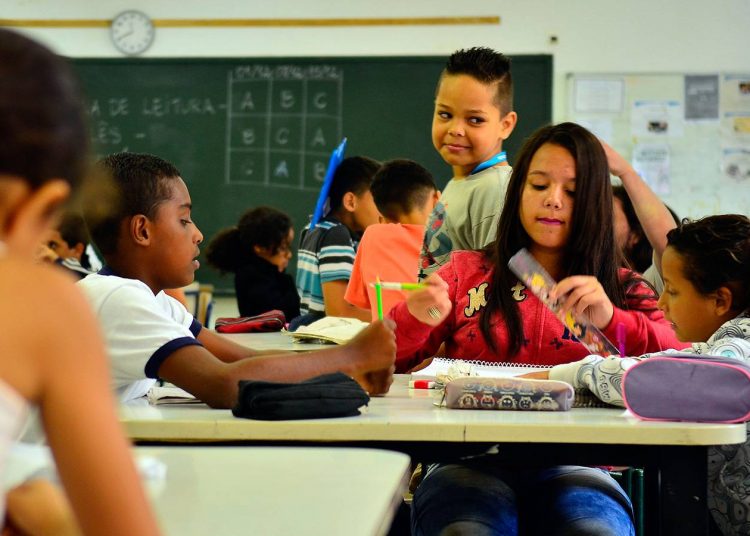 Na volta às aulas, escola não pode se recusar a matricular aluno que deve mensalidades passadas | Foto: Rovena Rosa/Agência Brasil