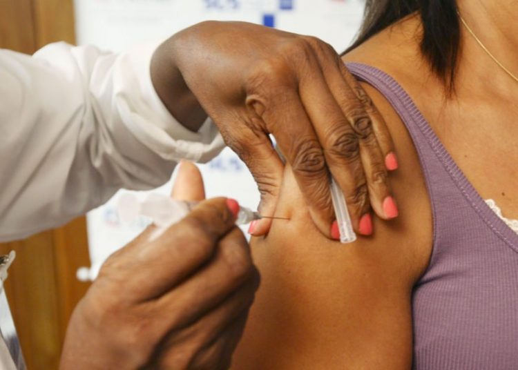 Veja como obter o certificado internacional de vacinação | Foto: Manu Dias/ AGECOM