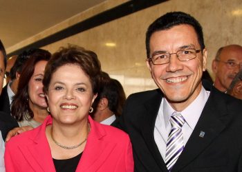 Curso 'Golpe de 2016' na UFG deve ser suspenso de imediato, pede MPF. Na foto, ex-presidente Dilma Rousseff e atual reitor da UFG Edward Madureira | Foto: Reprodução