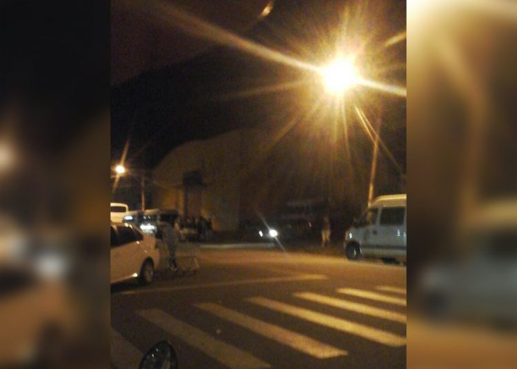 Motorista de van que transportava alunos universitários reage a assalto em Anápolis e é baleado | Foto: Leitor/Whatsapp