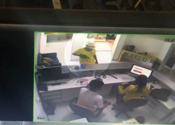 Vestido com camisa da seleção, homem assalta loja em Goiânia após jogo | Foto: Reprodução